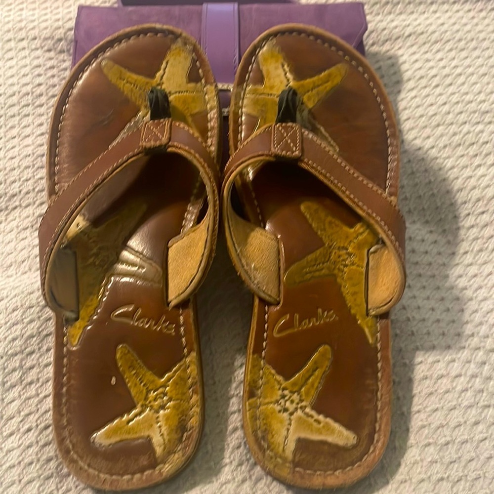 Clarks flip flops. Women’s 8